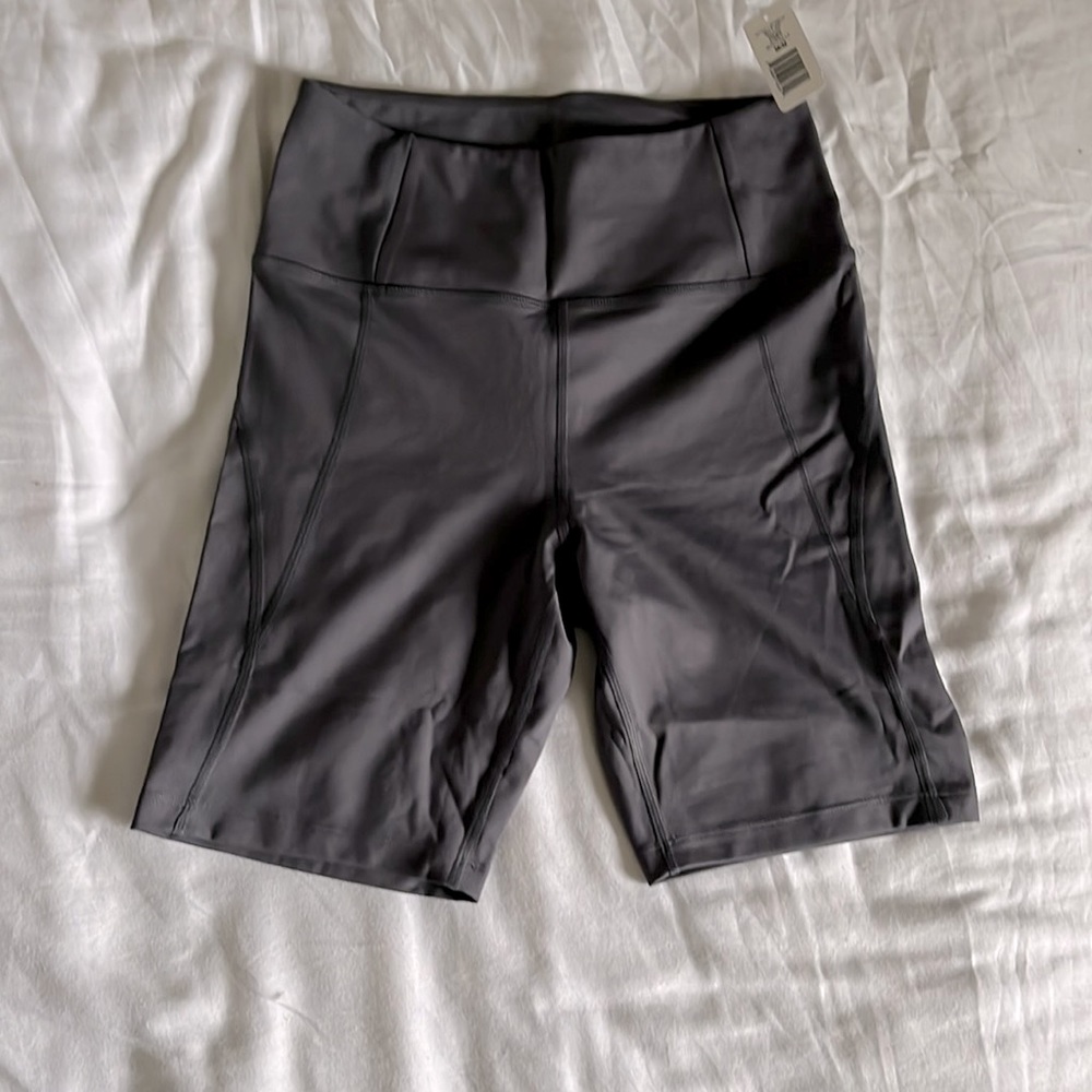 BNWT Girlfriend Collective biker shorts